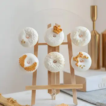 Modeliavimo pyragas maisto modelį, vestuvių platinum spurgos desertas stalo scenos išdėstymas langų apdailos fotografavimo rekvizitai