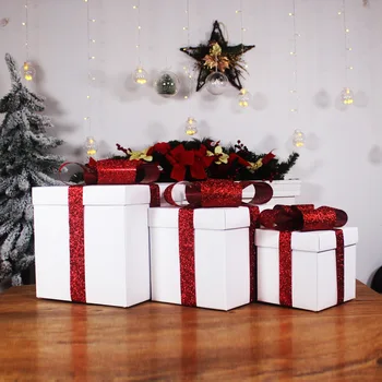 Kalėdų dovana prekių pakuočių dovanos balta dovanų maišeliai, dovanų dėžutės, papuošalai Kalėdų medžio apdaila langų scena