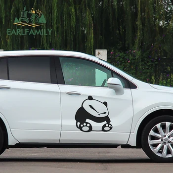 EARLFAMILY 58cm x 51.6 cm Mielas Panda Sėdi Vinilo Lipdukas Lenktyninių automobilių Lenktynių Decal JDM Cartoon Automobilių Lipdukas Automobilių Reikmenys